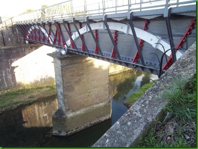 014  The aqueduct over the River Great Ouse at Cosgrove