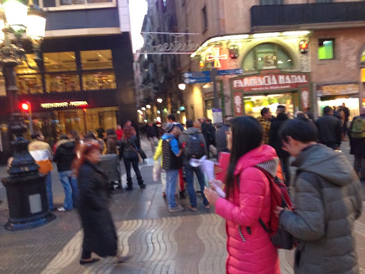 Las fuentes de Montjuïc acogen la primera fiesta ‘pública’ de fin de año en Barcelona