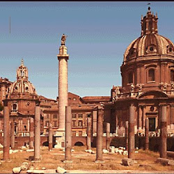 25 - Foro de Trajano en Roma con la columna trajana