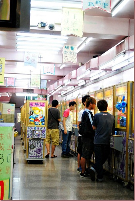 boys at Feng chia night market