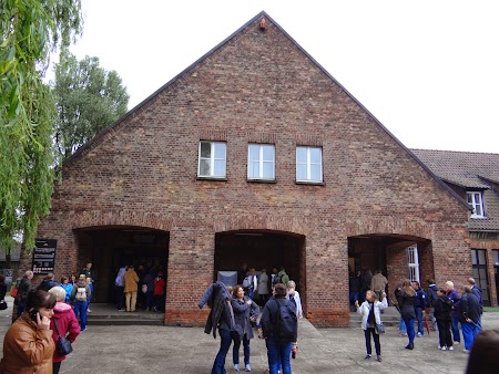 01. Intrarea la Auschwitz.JPG
