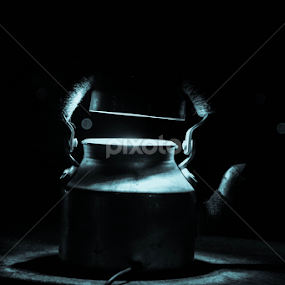 Kettle  by Shobhit Tiwari - Artistic Objects Antiques