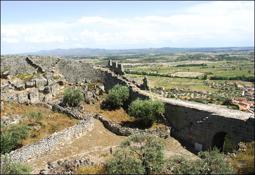 Marialva - Glória Ishizaka -  Castelo - porta do Monte