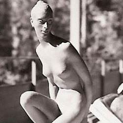 Desnudo-arrodillado-.jpg