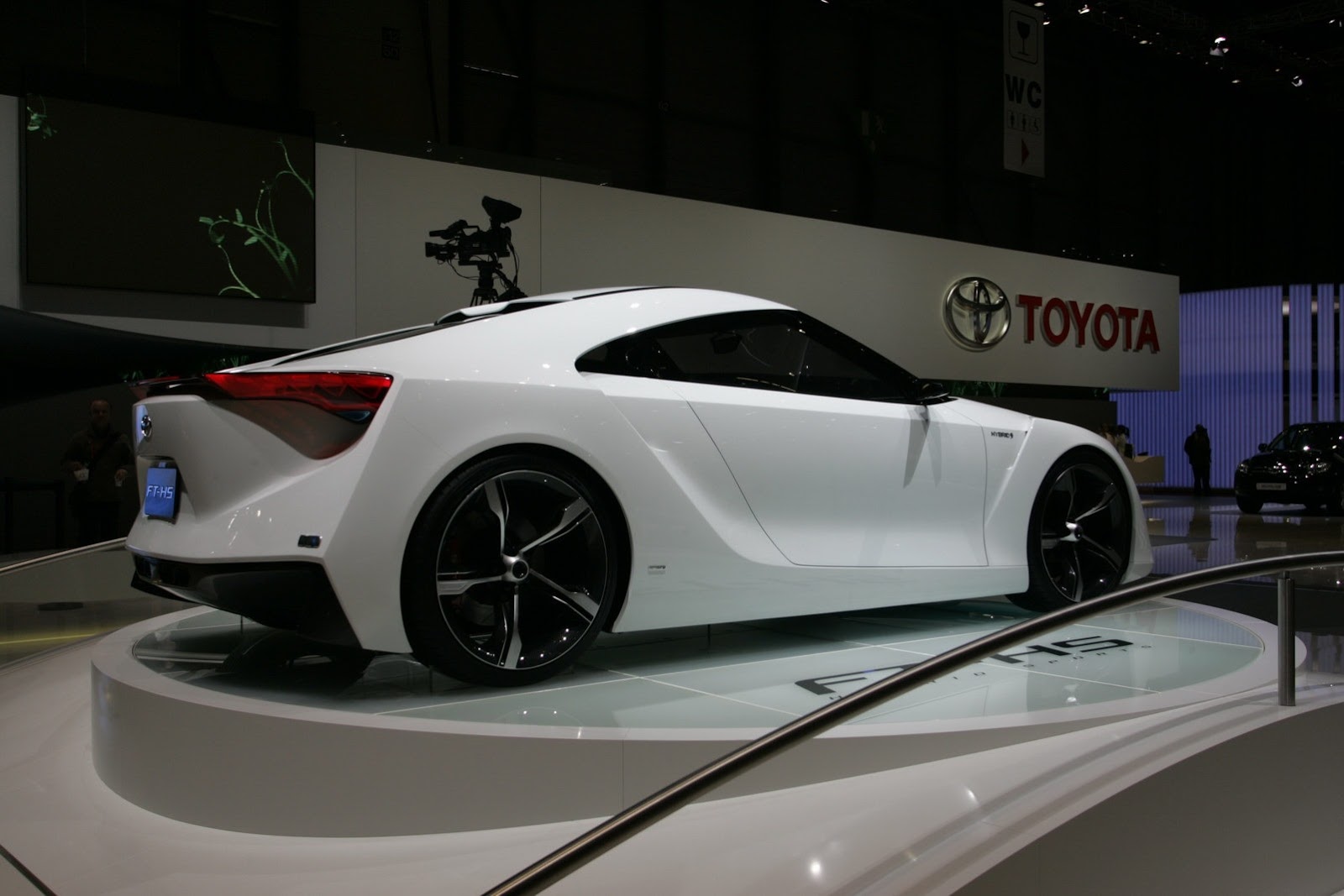 [2007-Toyota-FT-HS-Concept-2%255B2%255D.jpg]