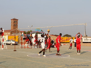 Match de volleyball au stadium Omnisport Joseph Kabila Kabange à Lubumbashi. Photo Cathy Kongolo Bompengo