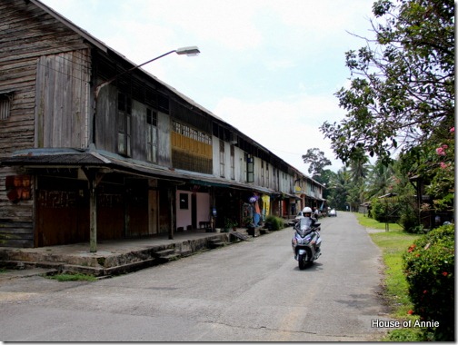 Old shophouse row, Tebakang