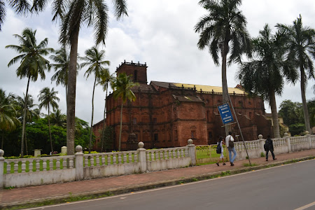 Obiective turistice India: Old Goa - Basilica de bom Jesus