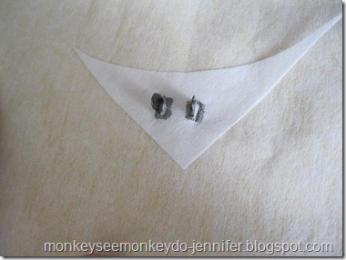 make tiny buttonholes for magnetic snaps #tips #snaps