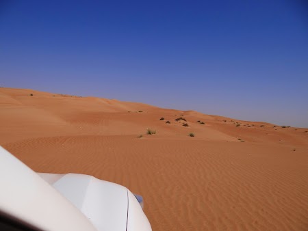 27. Cu masina in desert.JPG