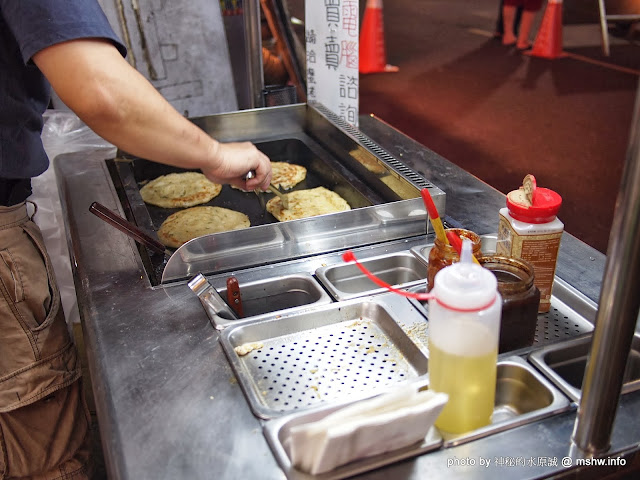 【食記】台北737巷蟹老闆古早味純手工蔥油餅@內湖MRT港墘站 : 用料實在,CP值高,每口都滿足! 中式 內湖區 區域 台北市 宵夜 捷運美食MRT&BRT 晚餐 輕食 飲食/食記/吃吃喝喝 麵食類 