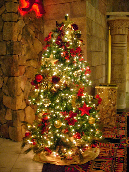 Christmas Tree Decorating Decorating Christmas Tree