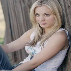 Wallpapers De Kaley Cuoco Foto 43