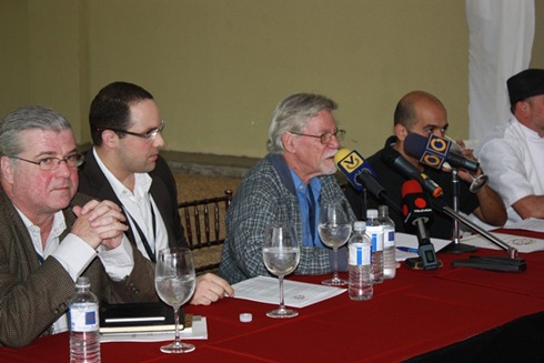 Prof. Rafal Cartay explicando los alcances del SIG2012