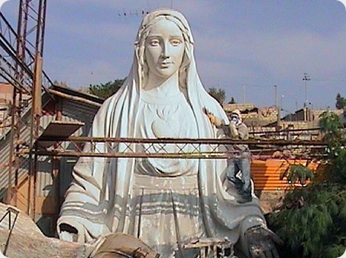 Bolivia estatua santa maria