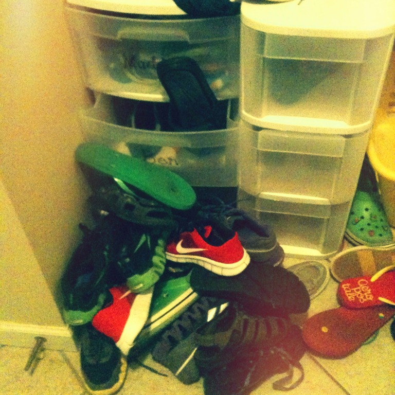 [shoe-drawer4.jpg]