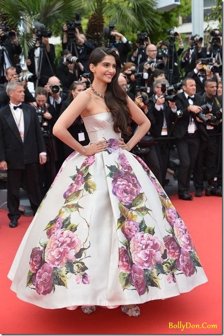 sonam-kapoor-in-the-latest-dg-gown-at-cannes