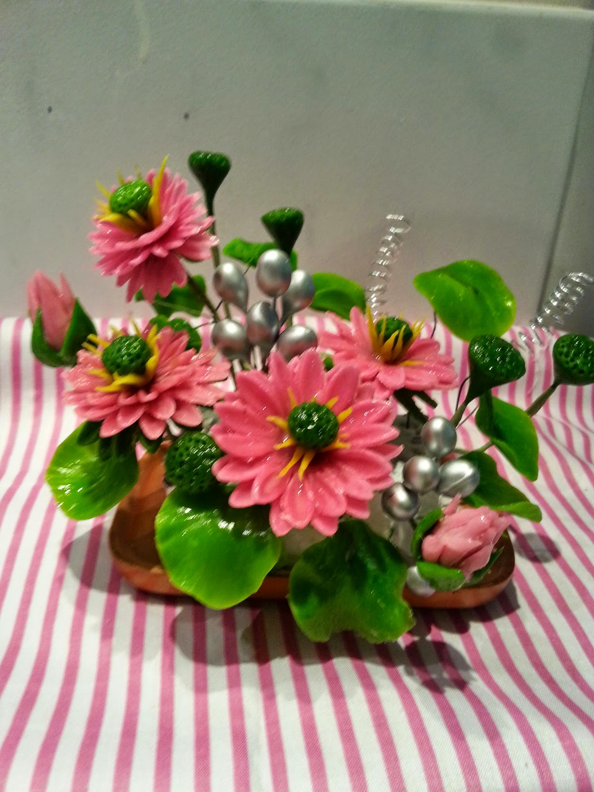 Elegance Arts Lotus flower Arrangement