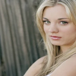 Wallpapers De Kaley Cuoco Foto 28