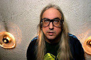 J Mascis