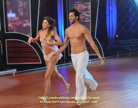 Coki y Leandro felices, corren hacia la coach.JPG