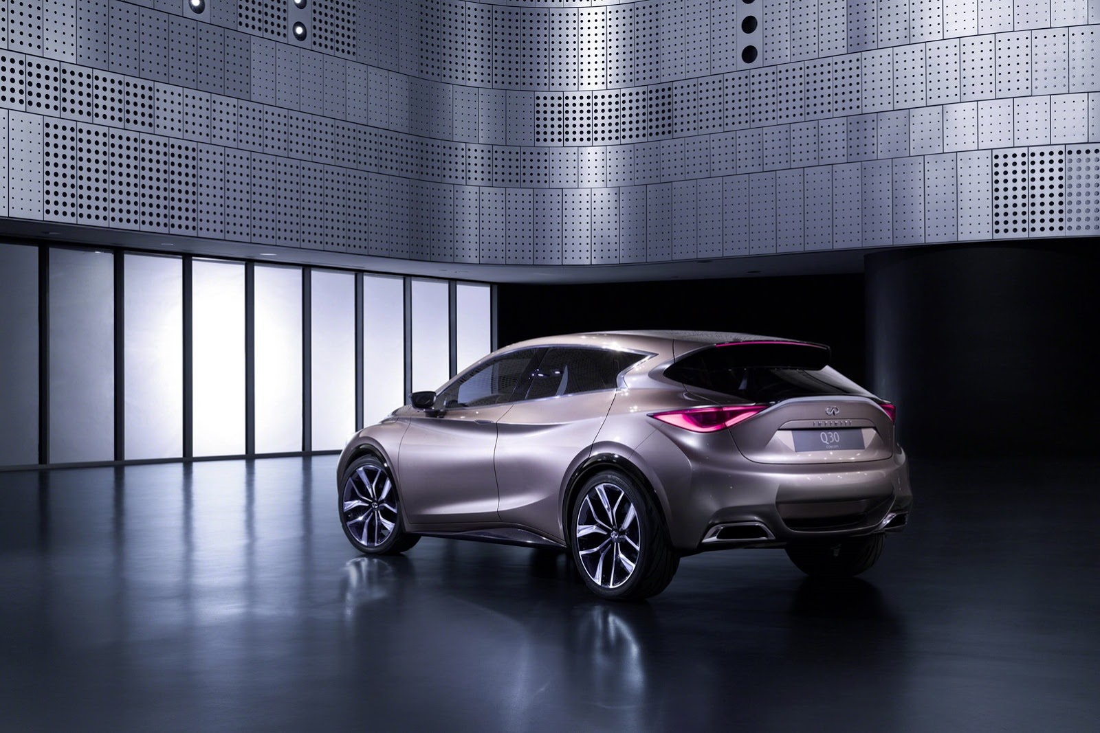 [Infiniti-Q30-Concept-16%255B2%255D.jpg]
