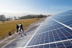 Instalação de placas de energia solar na Suíça