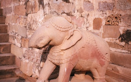 22. Elefantel de piatra.jpg
