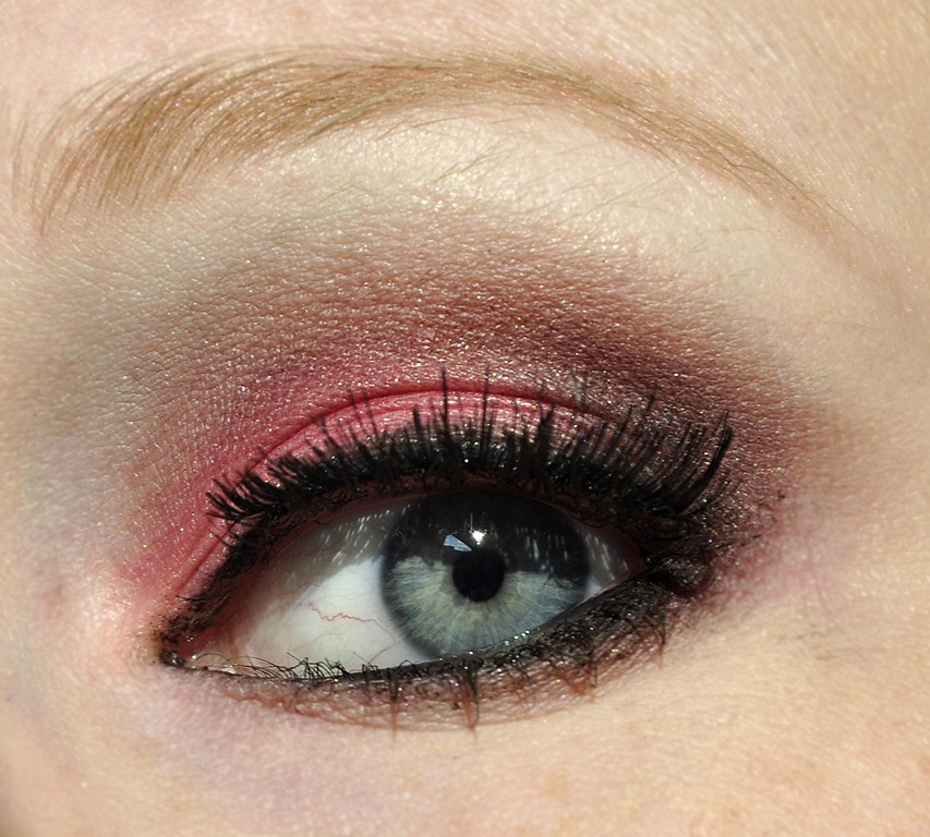 [gothic%2520eye%2520makeup%2520FOTD%2520amy%2520lee%2520inspired%2520tutorial%2520red%2520and%2520black%255B5%255D.jpg]