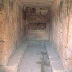 05.- Nave central Tutugi
