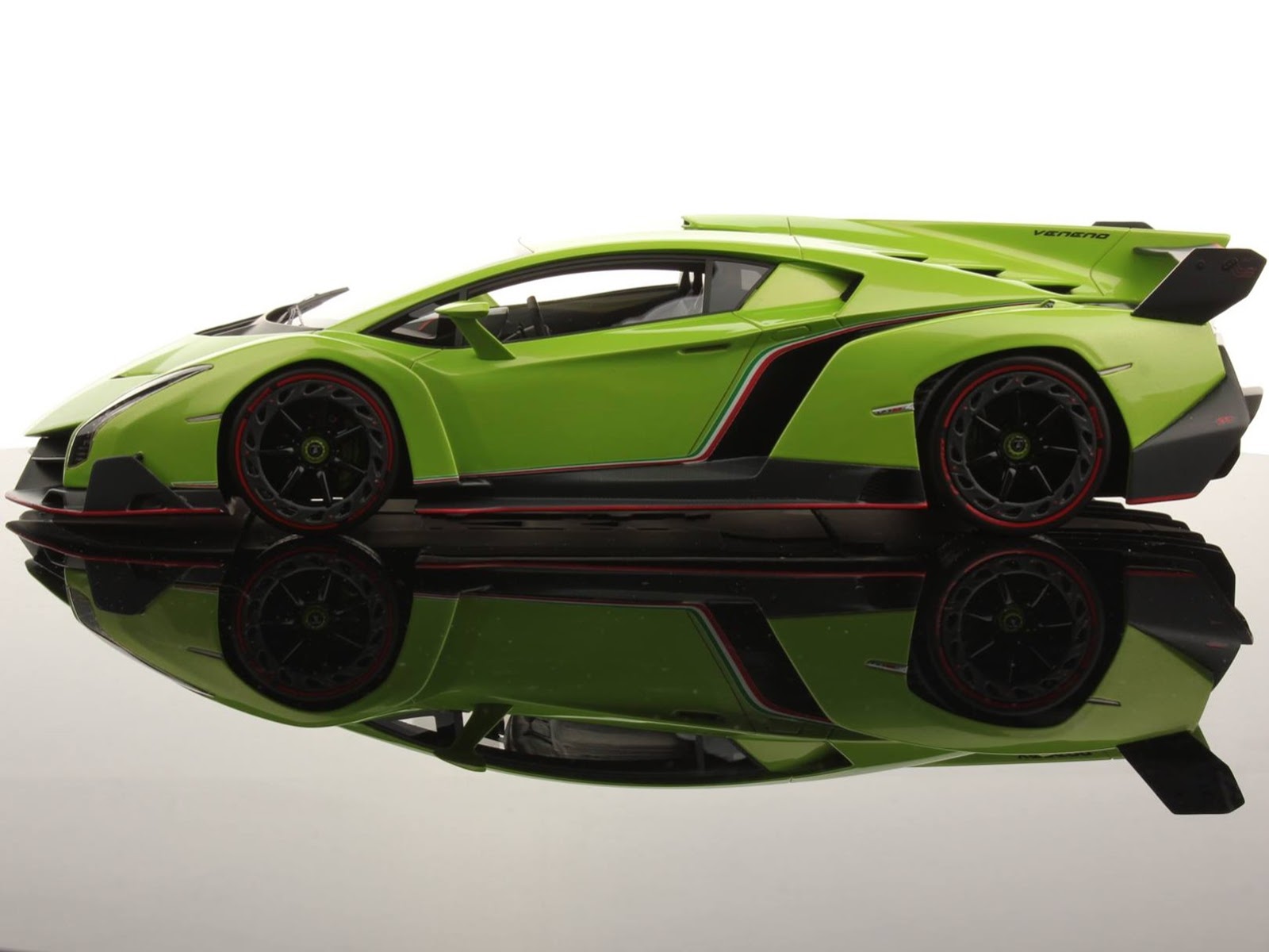 [Lamborghini-Veneno-Scale-Model-3%255B3%255D.jpg]