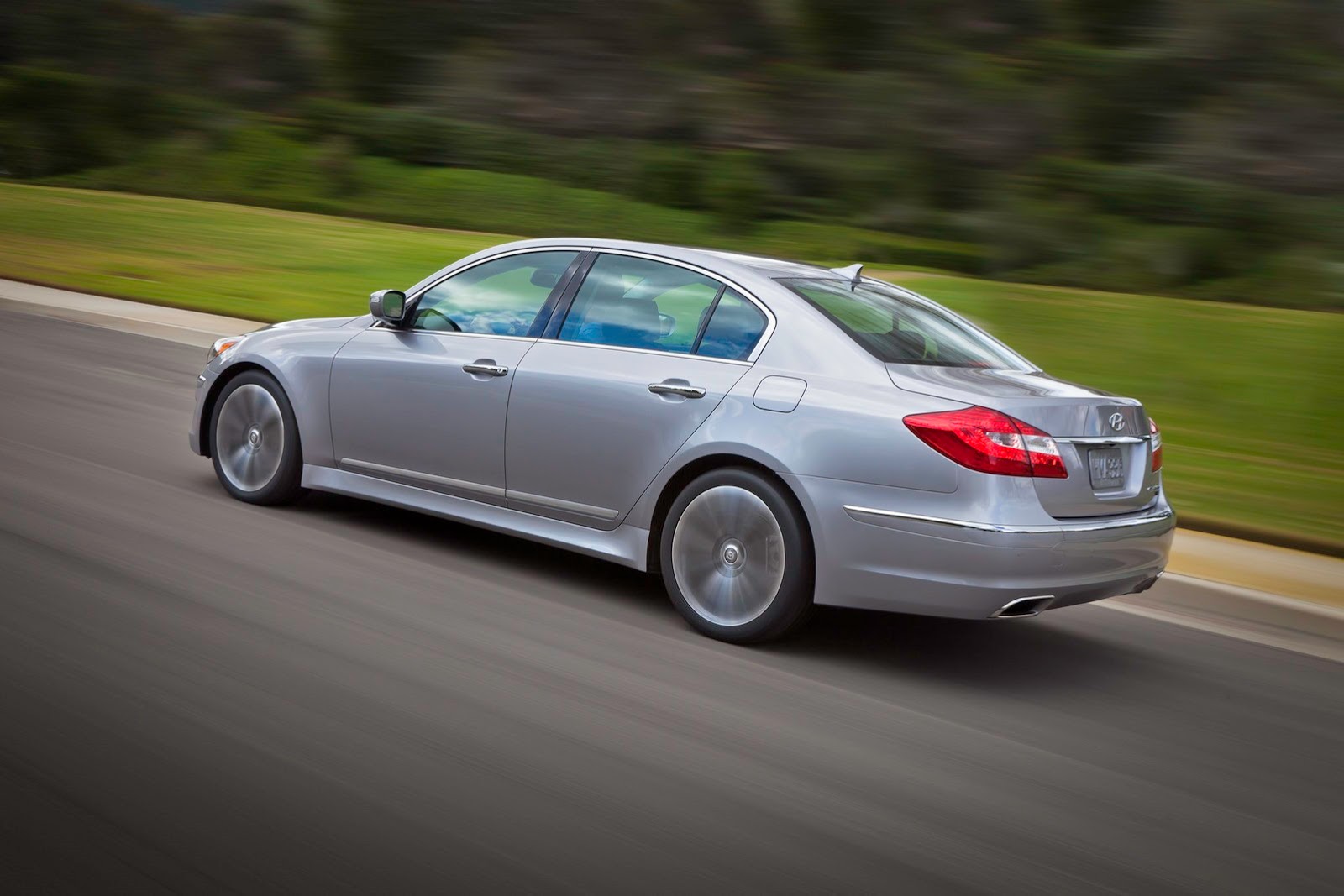 [2014-Hyundai-genesis-1%255B2%255D.jpg]