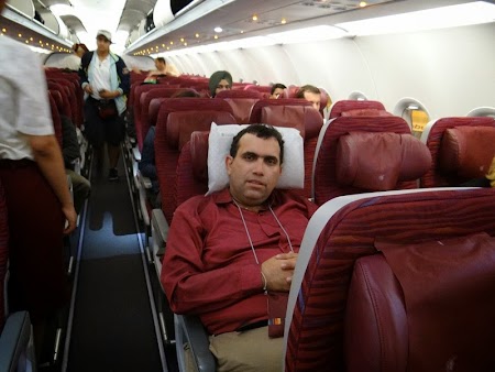 04. Qatar Airways Doha - Muscat.JPG