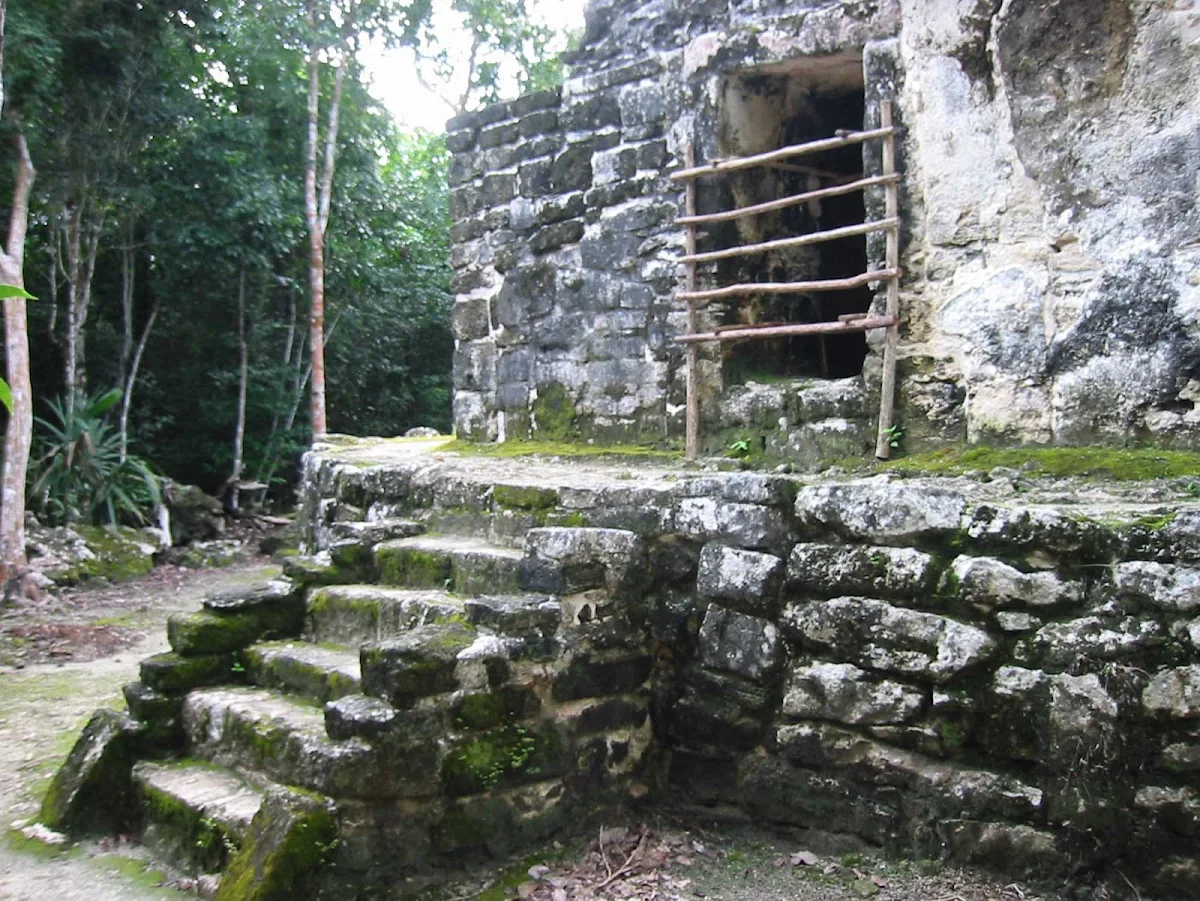 big-house-san-gervasio-Cozumel - With its intact roof, Nohoch Nah is one of the best preserved buildings in San Gervasio, an archaeological site of the pre-Columbian Maya civilization, on the north coast of Cozumel.