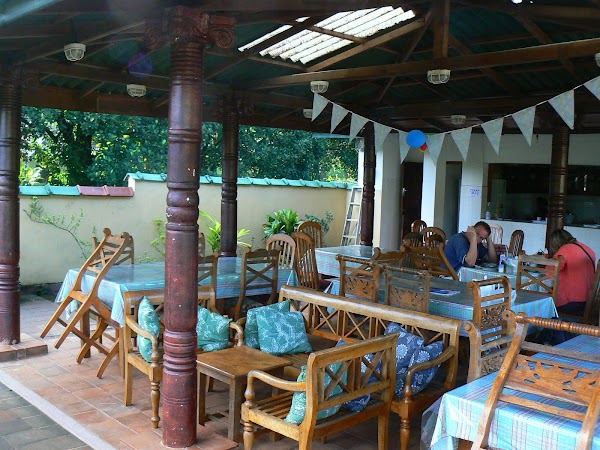 Cazare Sri Lanka: Palm Garden Guesthouse Kandy roof top restaurant.JPG