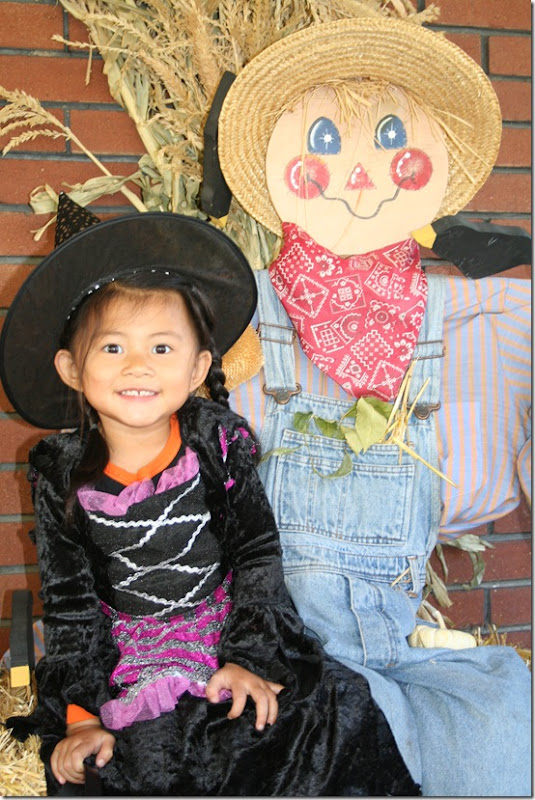 Halloween tate and scarecrow