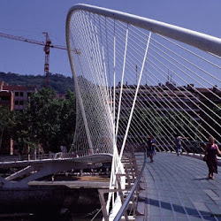 29.- Santiago Calatrava. Pasarela sobre la ría del Nervión. Bilbao