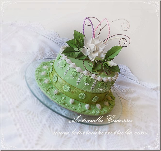 Torta verde con gardenia