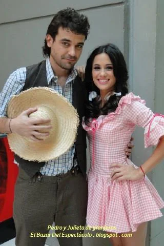 Pedro y Julieta de granjeros.JPG