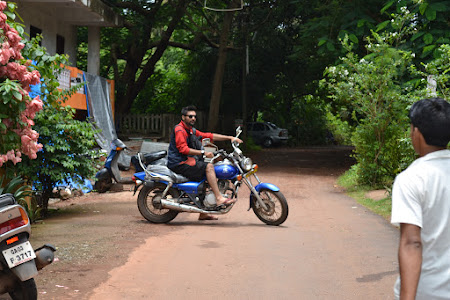 Imagini India: cu motocicleta prin Goa