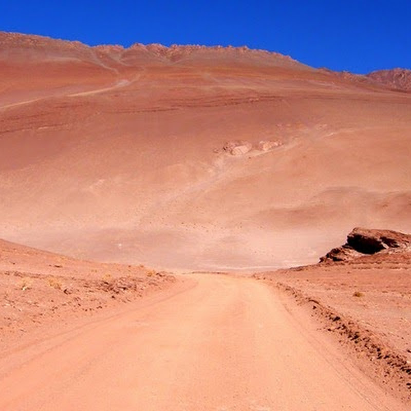 La Puna argentina, sin dudas un "lugar de culto" para los amantes del turismo aventura.