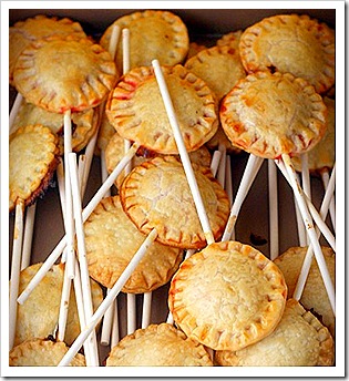 Apple pie pops