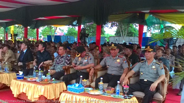 [Ketua%2520DPRD%2520Riau%2520H%2520Suparman%2520bersama%2520Pejabat%2520Polda%2520Riau%2520dan%2520Pejabat%2520Polisi%2520Jepang%255B15%255D.jpg]