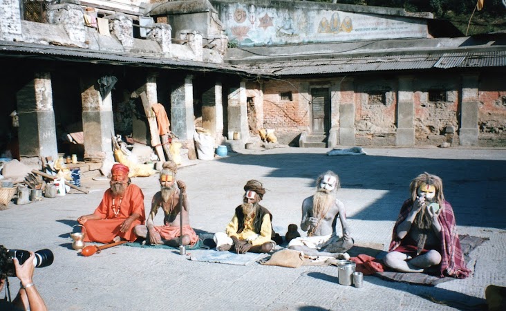 84. sadhu la Pashipatinath.jpg 84. sadhu la Pashipatinath.jpg