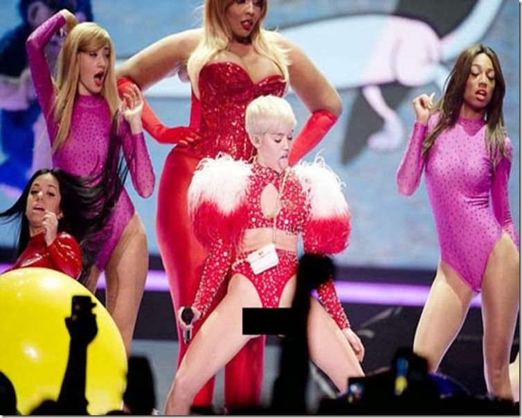Miley Cyrus 2014 Bangerz Tour Weird Photos (2)