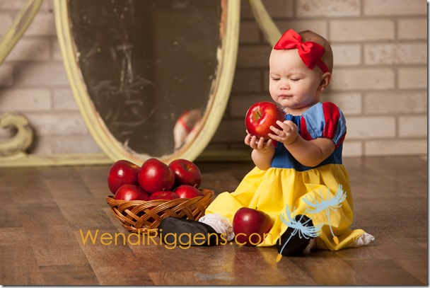 snow-white-once-upon-a-time-fairy-tale-photo-session-wendi-riggens-photography-13