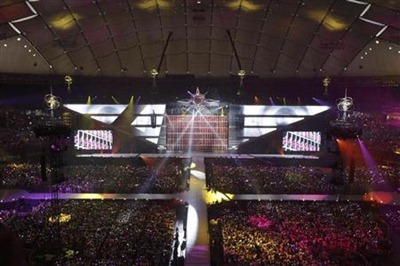akb12092605040000-p7