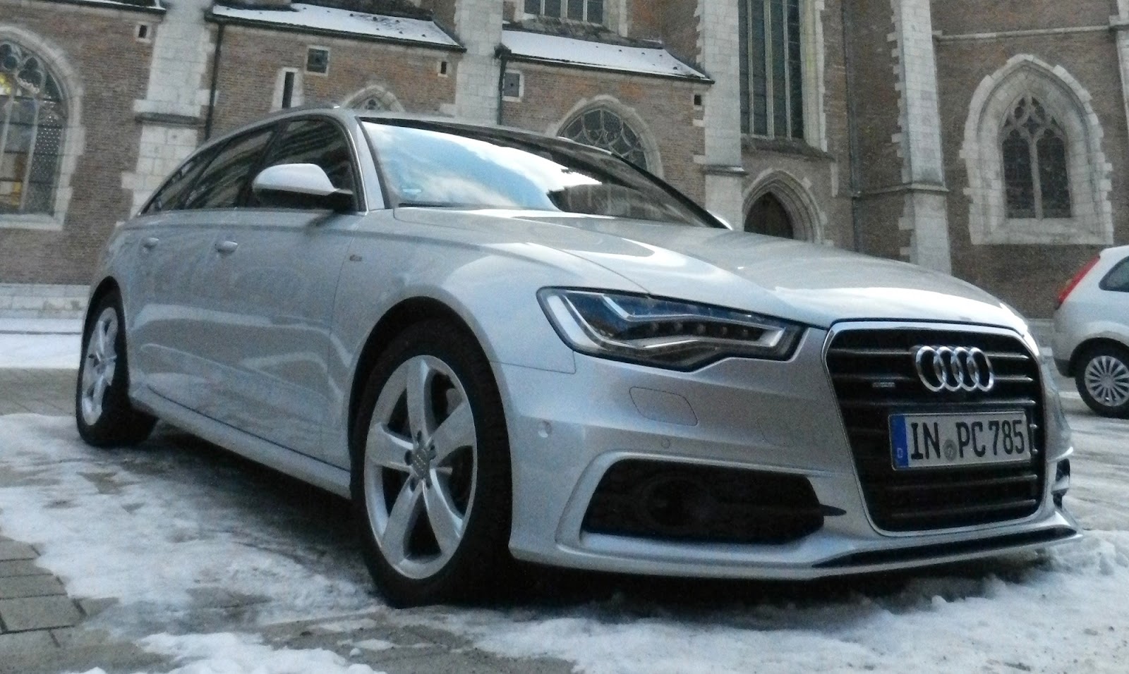 [Audi%2520A6%2520Avant%2520Novidades%2520Automotivas%255B2%255D.jpg]