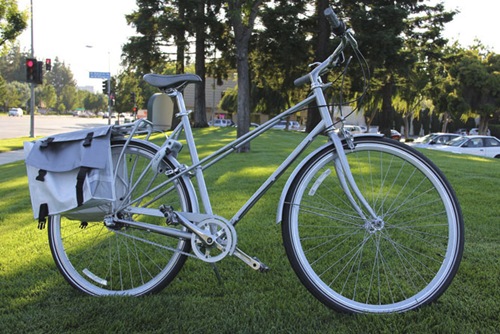 蘋果在日前開始免費的提供特製腳踏車供員工在公司園區內往返使用