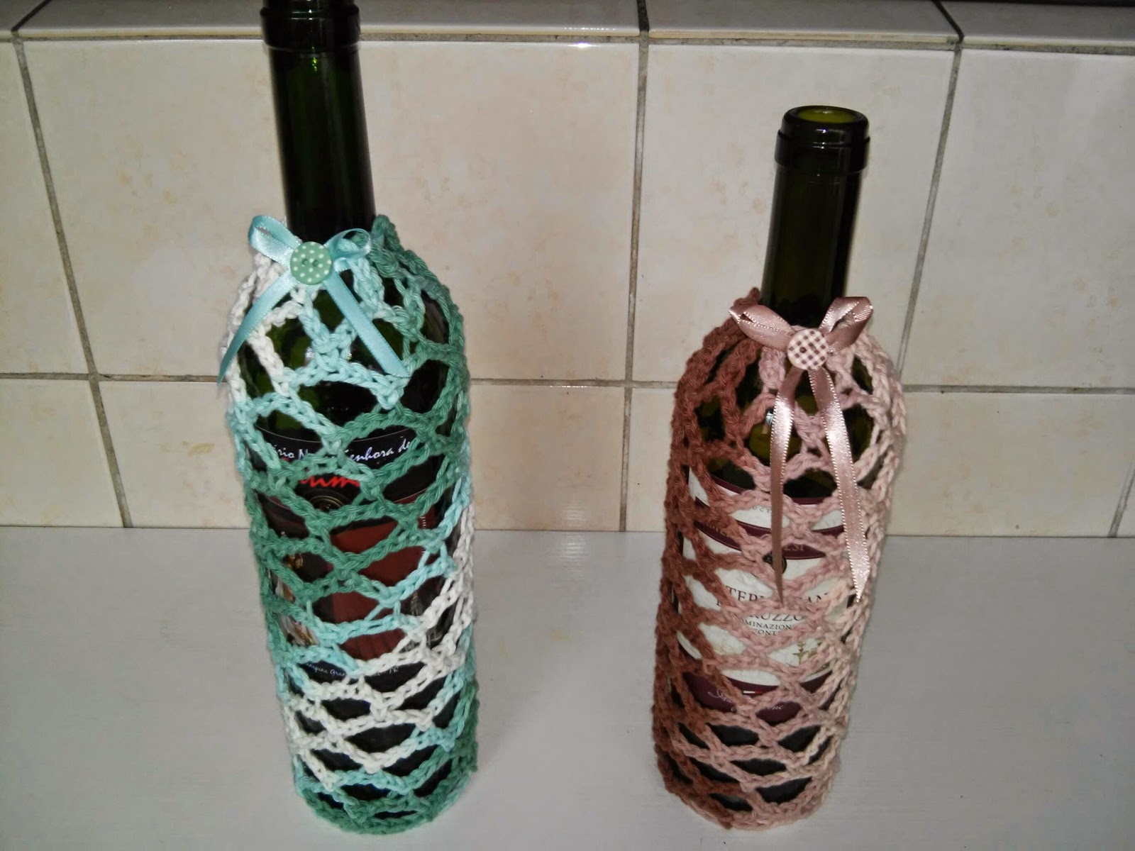 Ateliê Mirella Reciclagem de garrafa de vidro. Ateliê Mirella Reciclagem de garrafa de vidro.